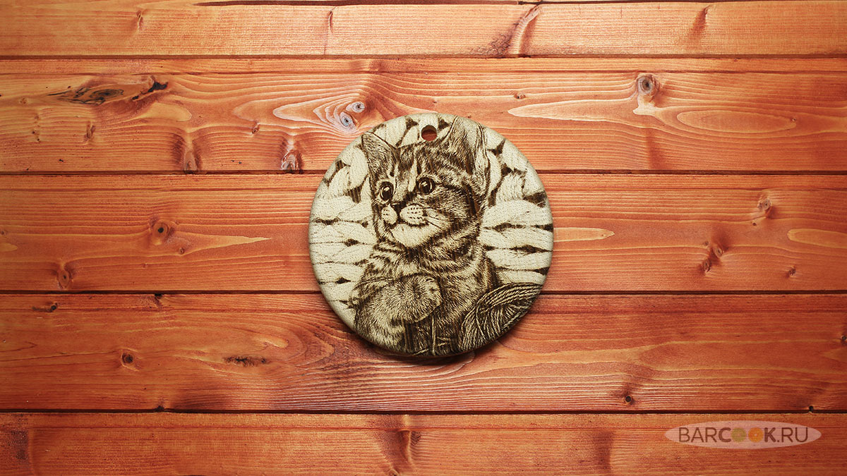 Разделочная доска с изображением котенка из сибирского кедра